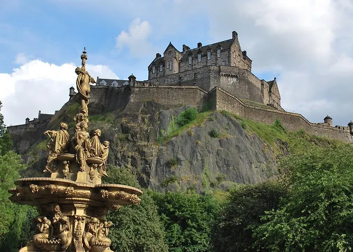 Апартаменты Lochend Park View Эдинбург