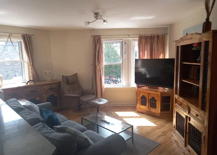 3 Bedrooms Flat In Central Old Town , Grassmarket Heart Of Flat Sleeps 6 , Eh1