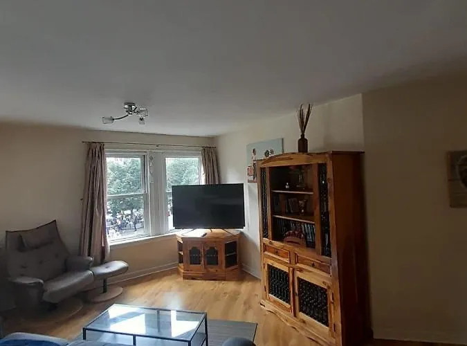 3 Bedrooms Flat In Central Old Town , Grassmarket Heart Of Flat Sleeps 6 , Eh1 *