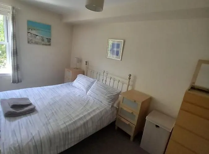 3 Bedrooms Flat In Central Old Town , Grassmarket Heart Of Flat Sleeps 6 , Eh1 *