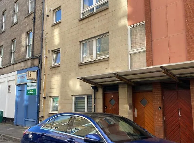 Private Main Door Lovely 2 Bedroom *