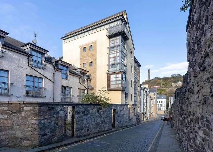 Next To The Palace And Royal Mile With Parking Apartment Edinburgh
