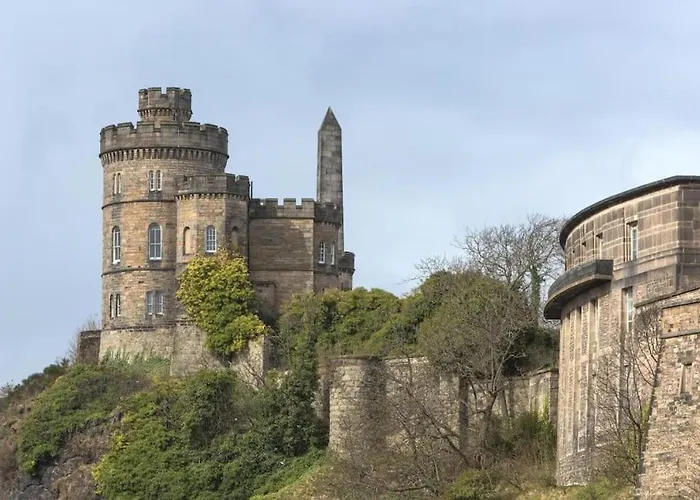 Next To The Palace And Royal Mile With Parking Edinburgh