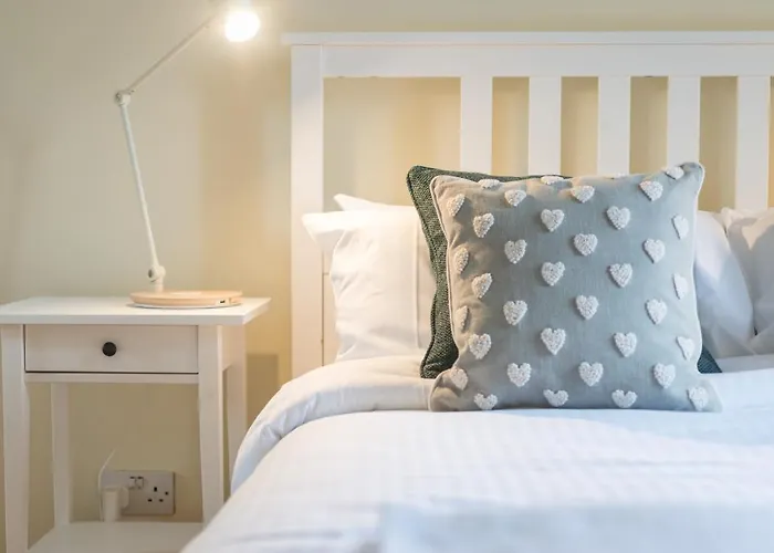 Bright And Modern 2 Bed *