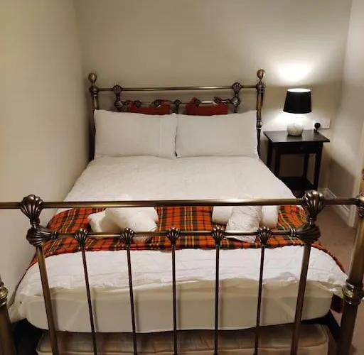 Apartment Next To The Palace And Royal Mile With Parking *