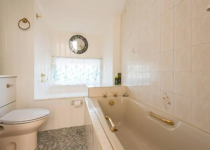 Abercorn Semi-detached House * Edinburgh