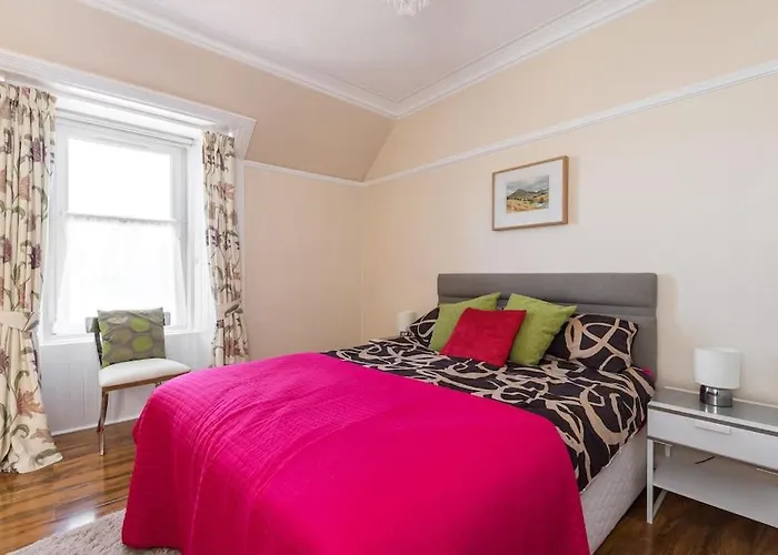 Vakantiehuis Abercorn Semi-detached House Edinburgh