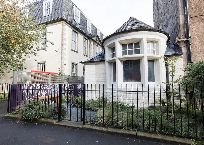 Holiday home Joivy Contemporary With Free Parking *