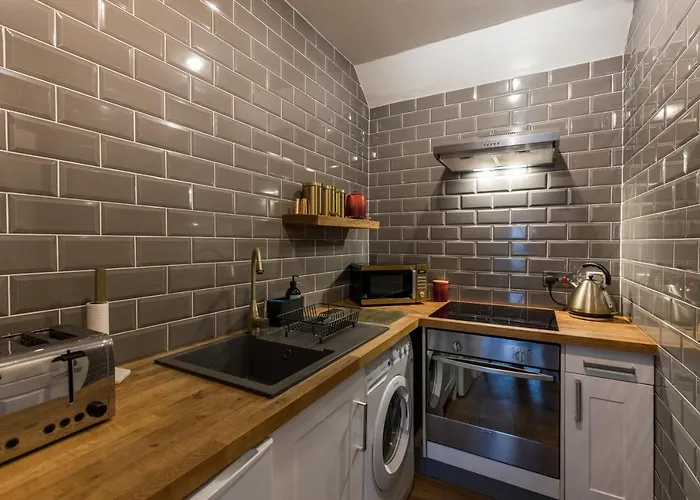 Joivy Contemporary With Free Parking Holiday home *