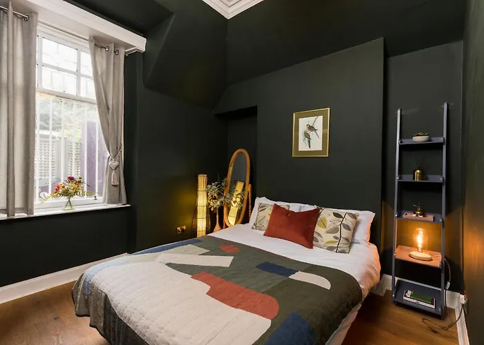 Joivy Contemporary With Free Parking Holiday home Edinburgh