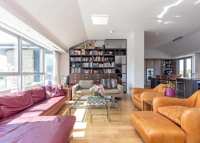 דירה Joivy Beautiful Penthouse With Terrace & Jacuzzi אדינבורו