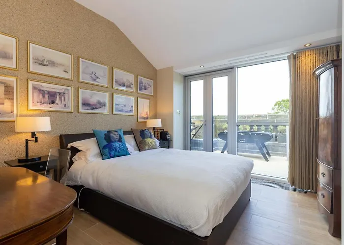 Joivy Beautiful Penthouse With Terrace & Jacuzzi דירה