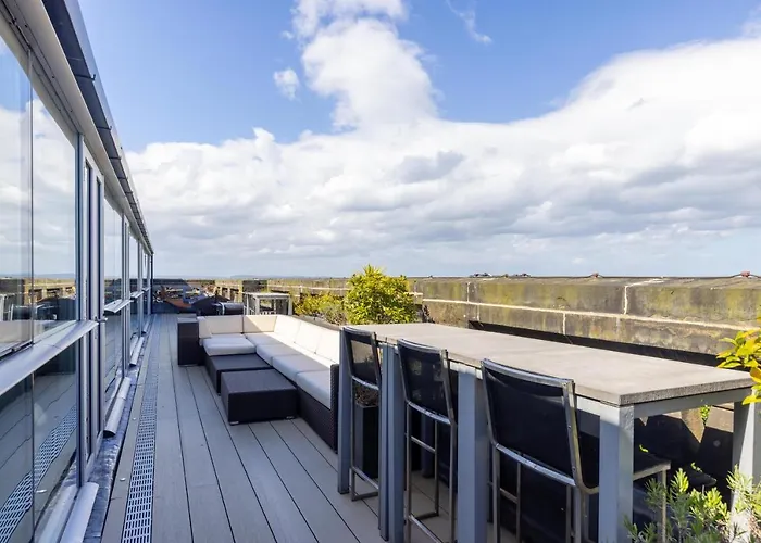 Joivy Beautiful Penthouse With Terrace & Jacuzzi *