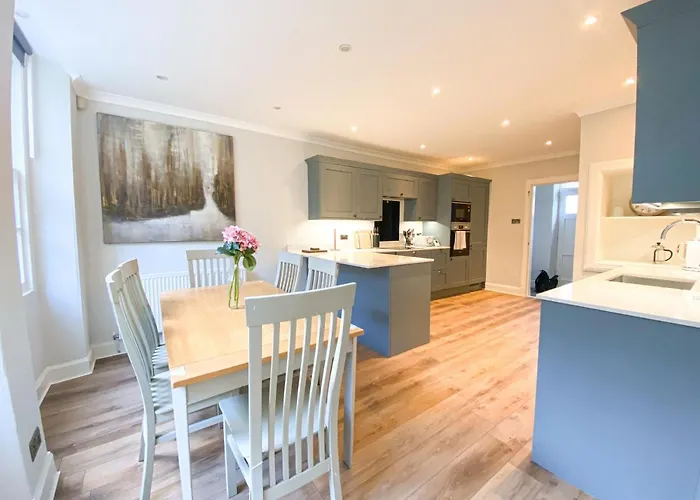 Sophisticated 3br With Garden, Quiet New Town Lane Apartment Edinburgh
