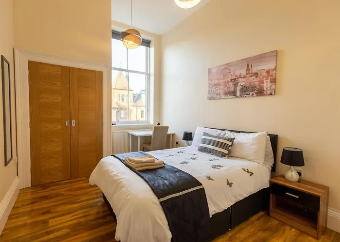 New 2 Bed With Stunning Views Of Arthur Seat Mountain *