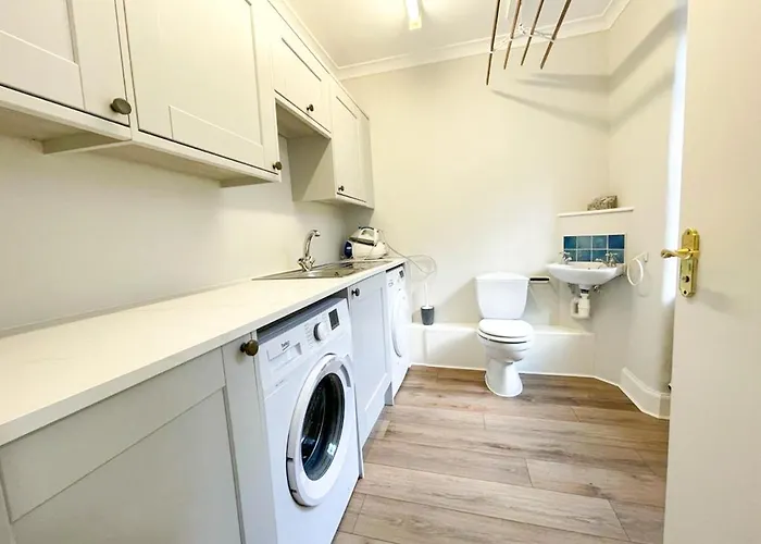 Sophisticated 3br With Garden, Quiet New Town Lane Apartment Edinburgh