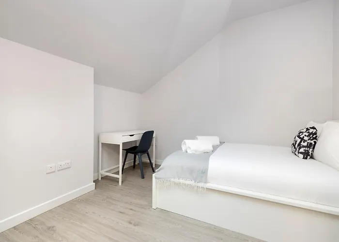 Altido Elegant Near The Meadows Apartment *