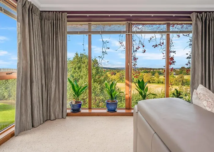 The Keep At Craigiehall בית נופש