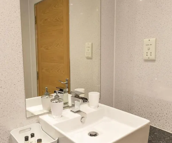 New 2 Bed With Stunning Views Of Arthur Seat Mountain דירה