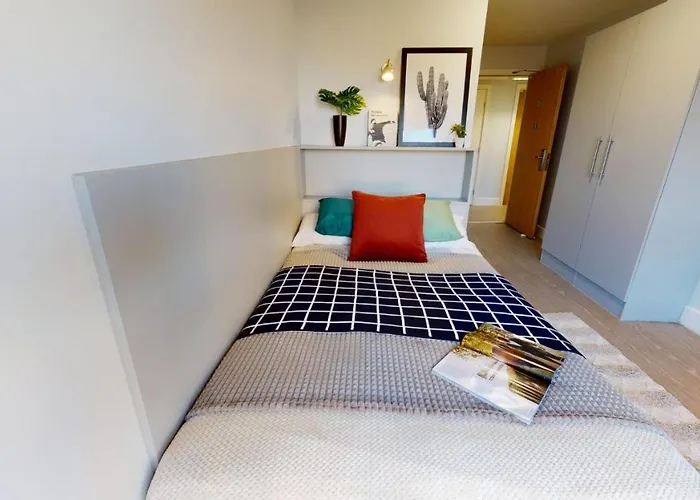 Daire And Ensuite Bedrooms With Shared Kitchen At Fountainbridge In