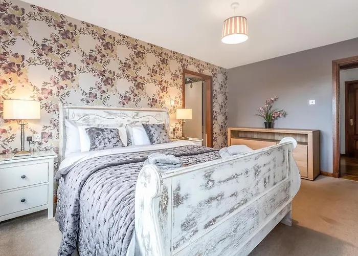 The Keep At Craigiehall בית נופש *