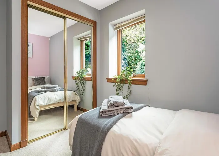 The Keep At Craigiehall בית נופש