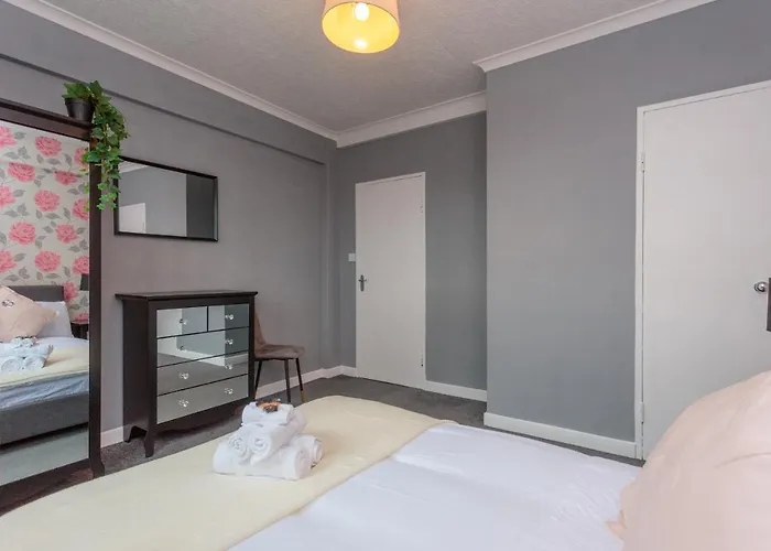 Апартаменты Spacious 3db -15 Minutes From Centre *