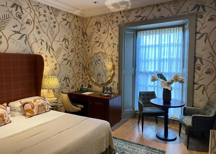 Отель The Raeburn 4*