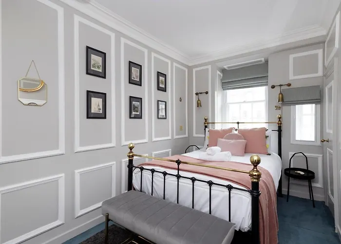 Joivy Eclectic Near Castle Edinburgh