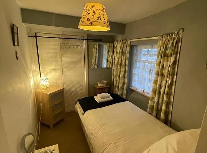 Royal Mile Old Fishmarket Close *