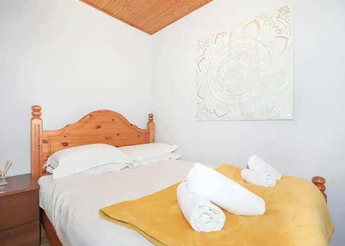 Beautiful 4 Bedroom - Free Parking Сasa de vacaciones *