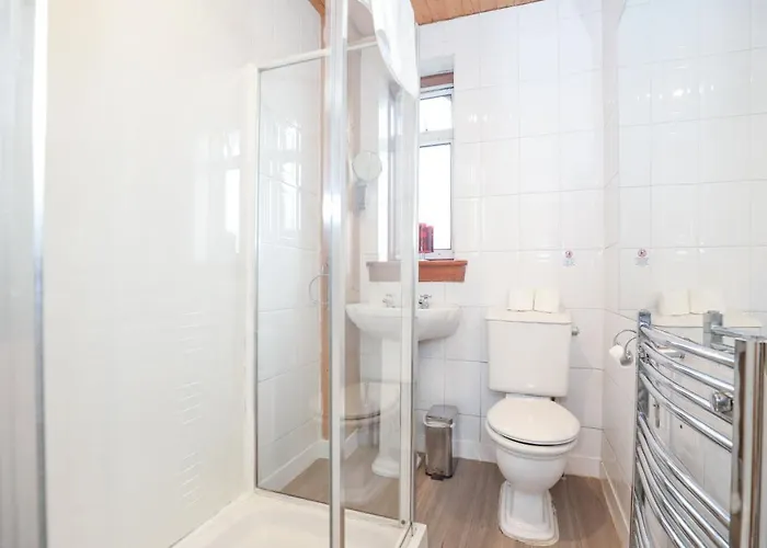 Сasa de vacaciones Beautiful 4 Bedroom - Free Parking *