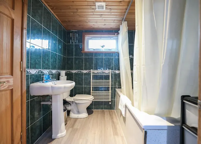 Сasa de vacaciones Beautiful 4 Bedroom - Free Parking *