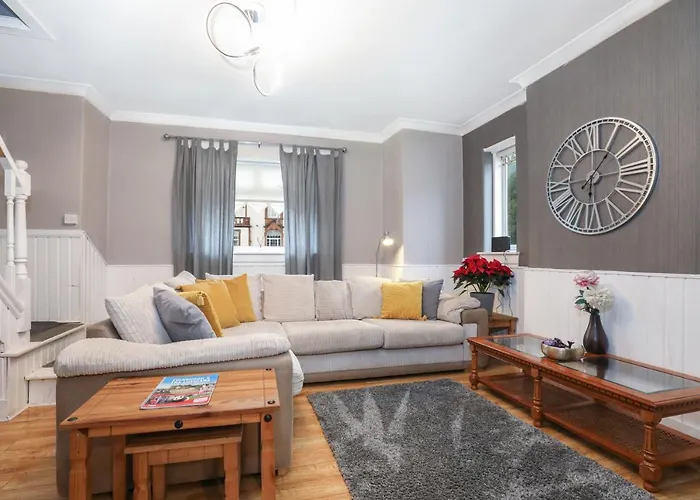 Сasa de vacaciones Beautiful 4 Bedroom - Free Parking