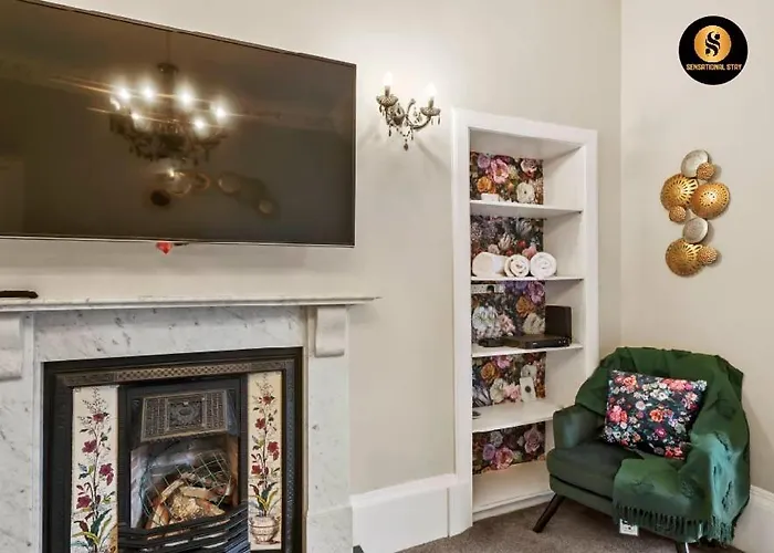 Lovely 4 Bedroom With 7 Beds And Free Parking Apartment *