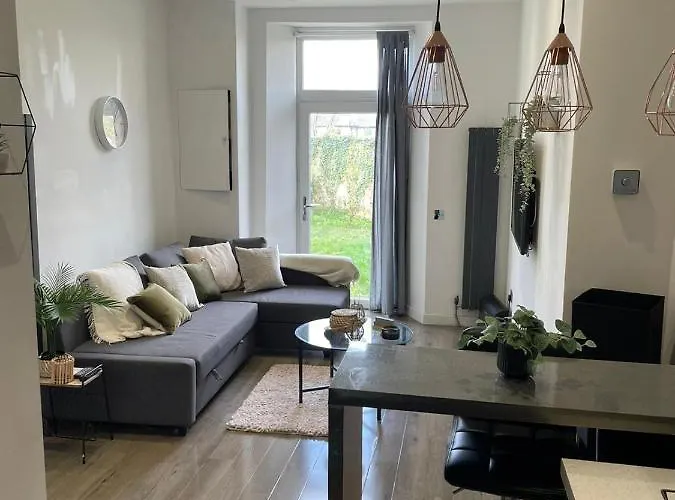 דירה Stylish & Comfortable Ground Floor House - Main Door Private Entrance - Free Parking & Garden