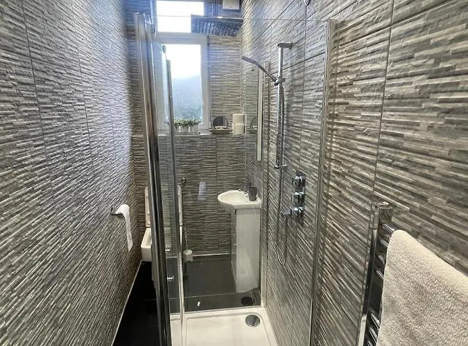 Stylish & Comfortable Ground Floor House - Main Door Private Entrance - Free Parking & Garden * אדינבורו