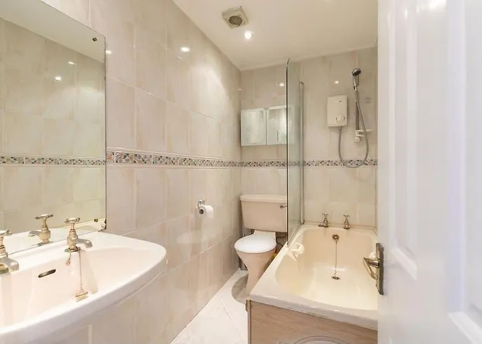 Stylish 1 Bedroom דירה