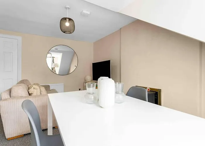 Stylish 1 Bedroom דירה