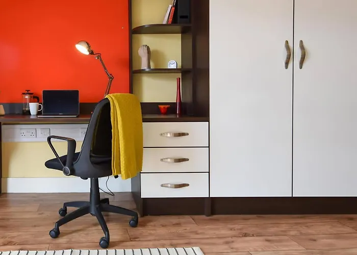 And Ensuite Bedrooms With Shared Kitchen At Fountainbridge In *