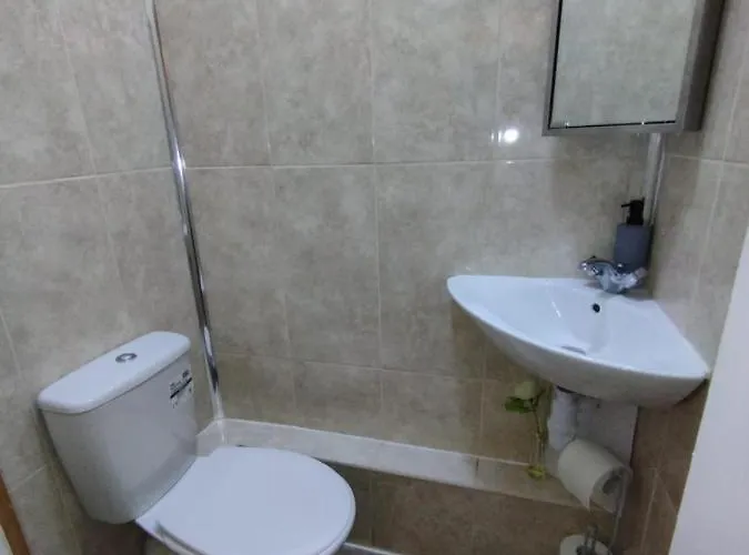 דירה 2 Bedrooms Flat Central Edinburgh, Sleeps 6, In The Shadow Of Holyrood Park And Arthur's Seat With Free Parking, Two Bed