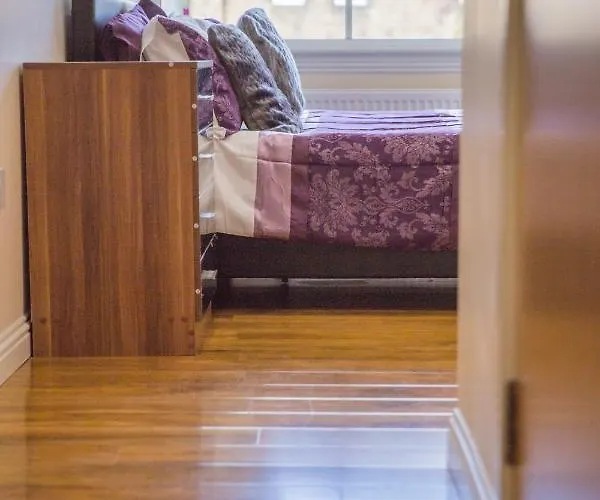 Stylish Modern Newly Built 15 Min From Centre Edimburgo