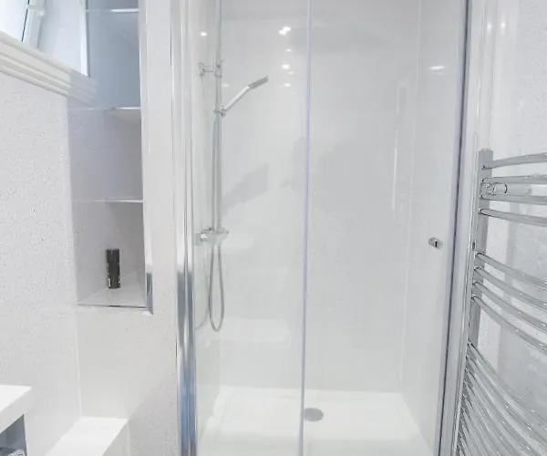 Stylish Modern Newly Built 15 Min From Centre * Edimburgo