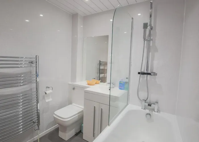 Stylish Modern Newly Built 15 Min From Centre Apartamento *
