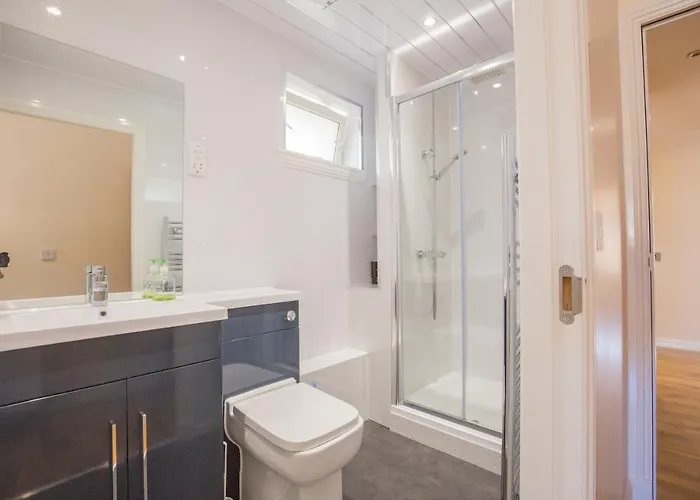 Stylish Modern Newly Built 15 Min From Centre Apartamento *