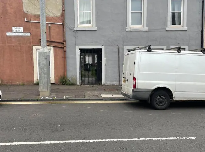 1 Bed Flat At Drum Street Daire *