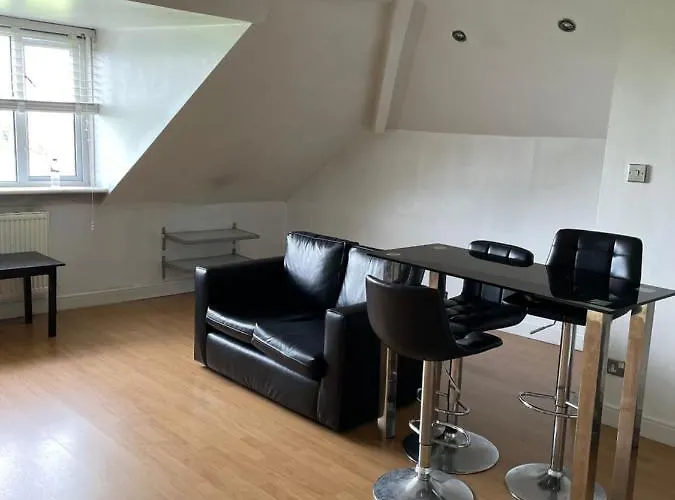 1 Bed Flat At Drum Street Daire *