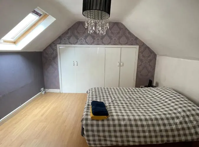 1 Bed Flat At Drum Street * Edinburgh