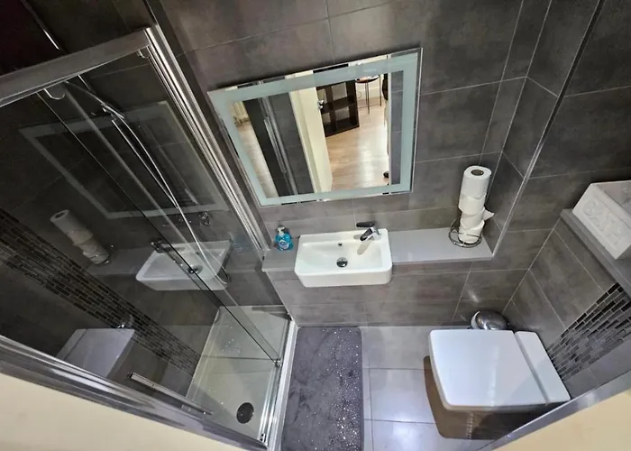 Luxury Double With Private Bathroom منزل للإقامة *