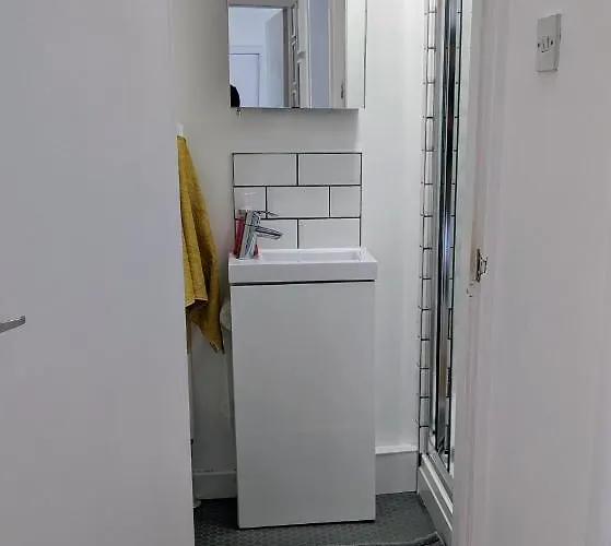 Private With Terrace And Free Parking Проживание в семье *